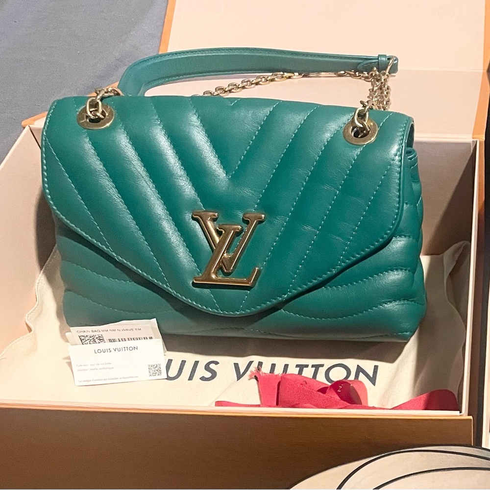 💚✨Louis Vuitton Teal Quilted Leather Bag✨💚